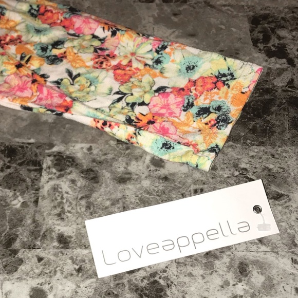 Loveappella Floral Blouse - Picture 3 of 5